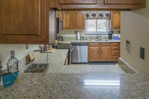 Fridge, microwave, stovetop, dishwasher - 1 Mi to Dtwn Pigeon Forge! Mtn-View Gem w/ Balcony (Pigeon Forge)