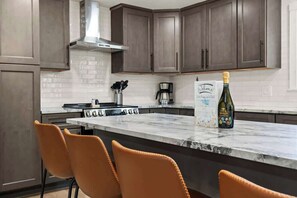 Fridge, microwave, oven, stovetop - Off Leash Oasis: Hot Tub, Fire Pit & Pets Welcome! (Indianapolis)