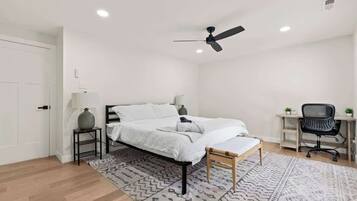 Desk, iron/ironing board, WiFi, bed sheets