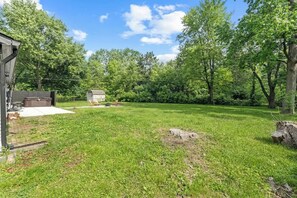 Property grounds - Off Leash Oasis: Hot Tub, Fire Pit & Pets Welcome! (Indianapolis)