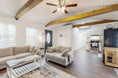 2BR Charming Home w/ Porch, W & D