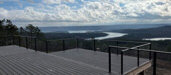 Majestic 5-bedroom mountain home with breathtaking views of Greers Ferry Lake