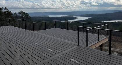 Majestic 5-bedroom mountain home with breathtaking views of Greers Ferry Lake