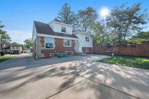 Exterior - Unique Home in Maywood - 5 Bedroom (Maywood)