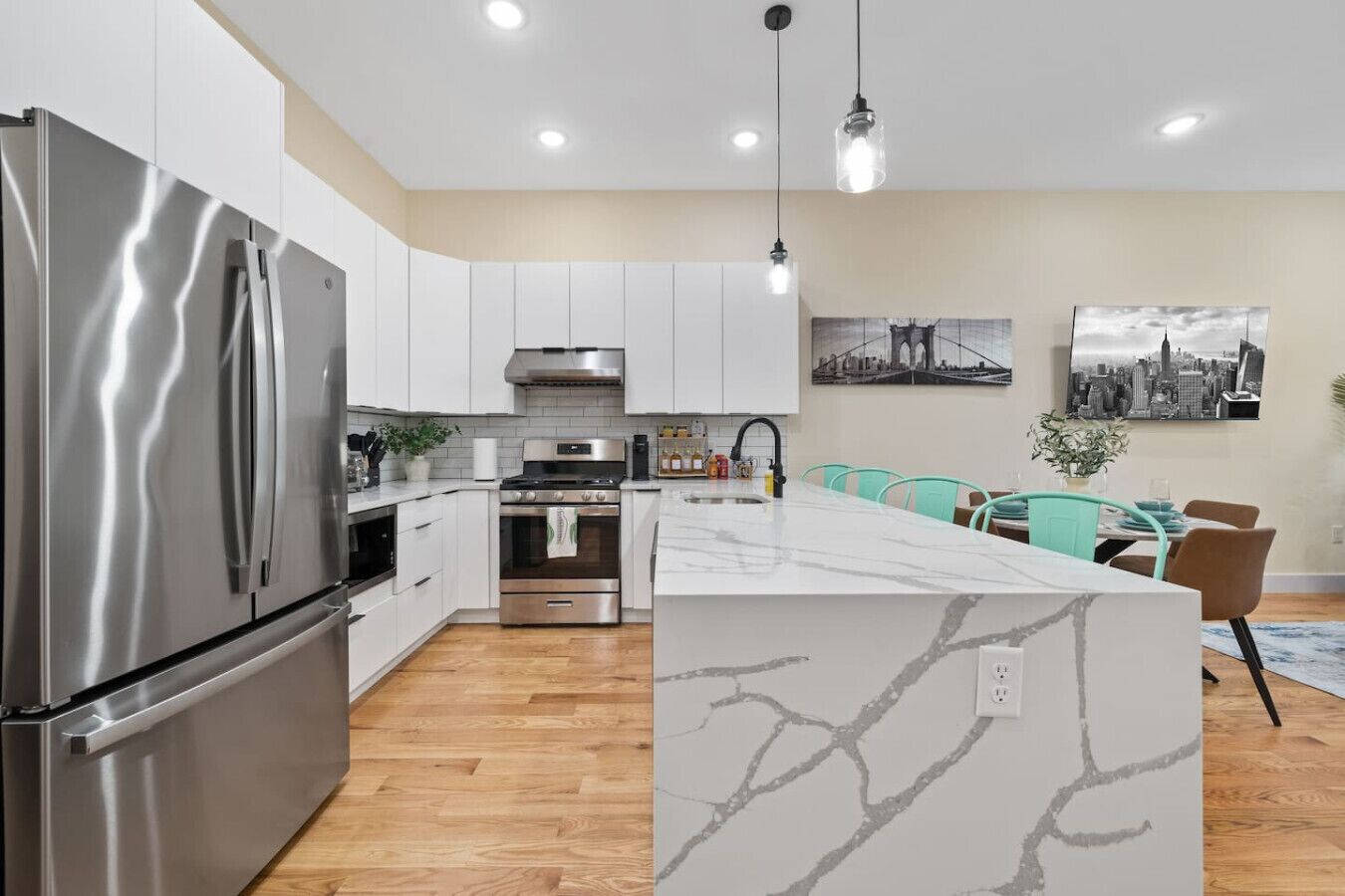 Kylskåp, mikrovågsugn, ugn och spishäll