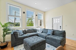 Tv, tv-spel, kontor och datorskärmar