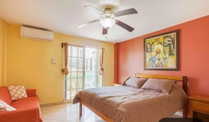 Desk, laptop workspace, iron/ironing board, free WiFi - Paradise Suites & Residence (San Pedro)