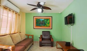 Escrivaninha, espaço de trabalho para notebook