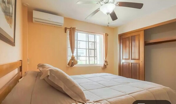 Escrivaninha, espaço de trabalho para notebook