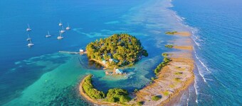 Belize All Inclusive Luxury Sailing Vacation on “Magnificent”