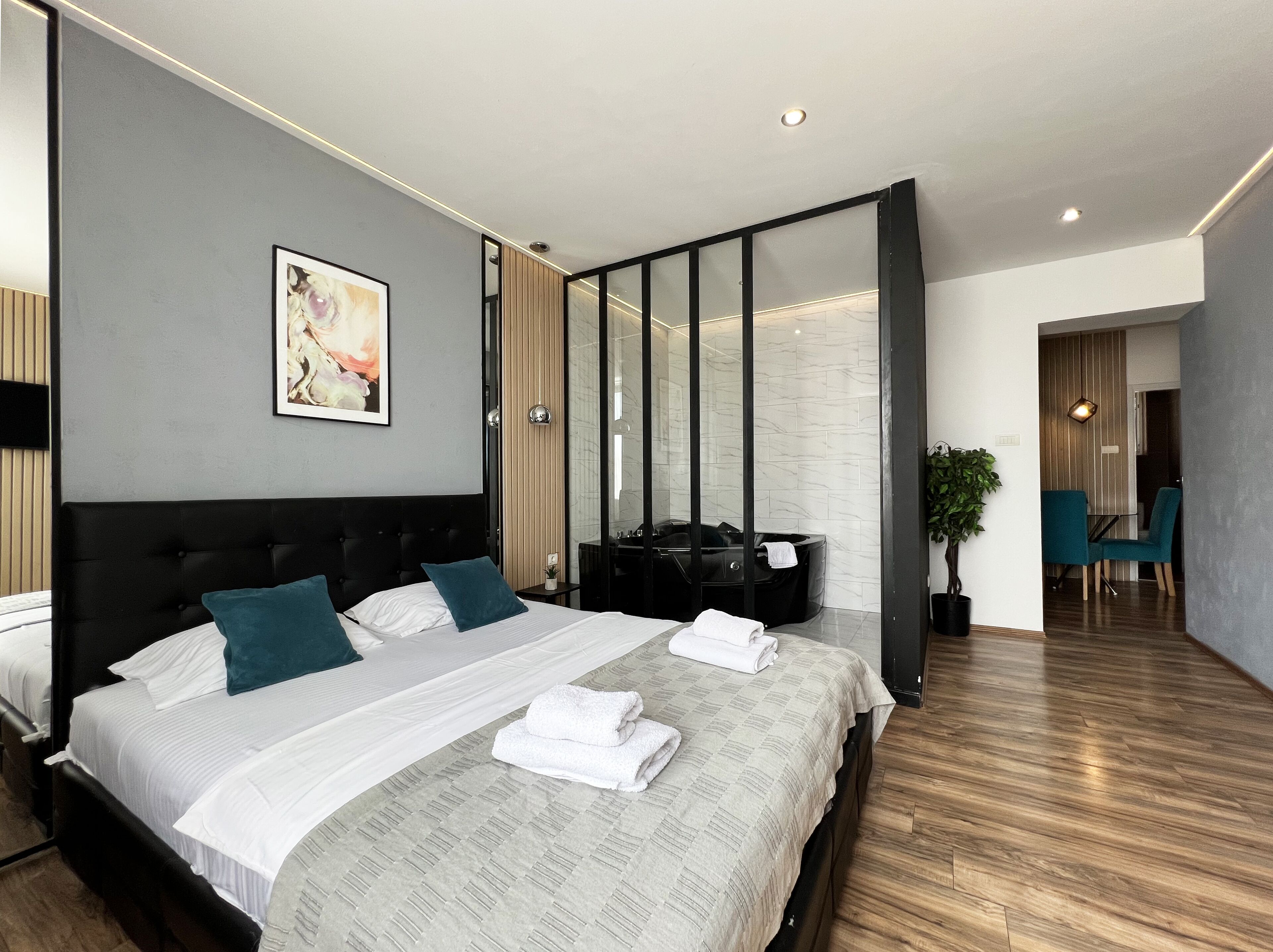 豪華公寓 | 遮光窗簾/窗簾、熨斗/熨衫板、免費 Wi-Fi