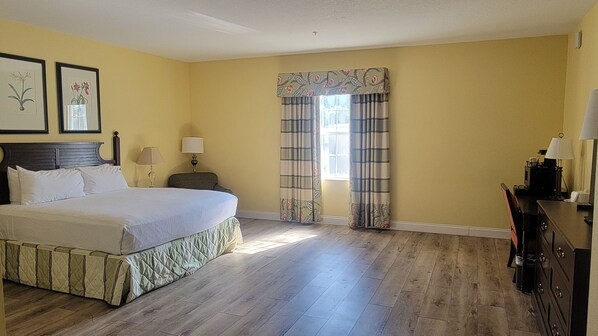 Standard Single Room, Mobility Accessible, Garden View | Desk, blackout drapes, iron/ironing board, free WiFi - Plantation Resort on Crystal River (Crystal River)