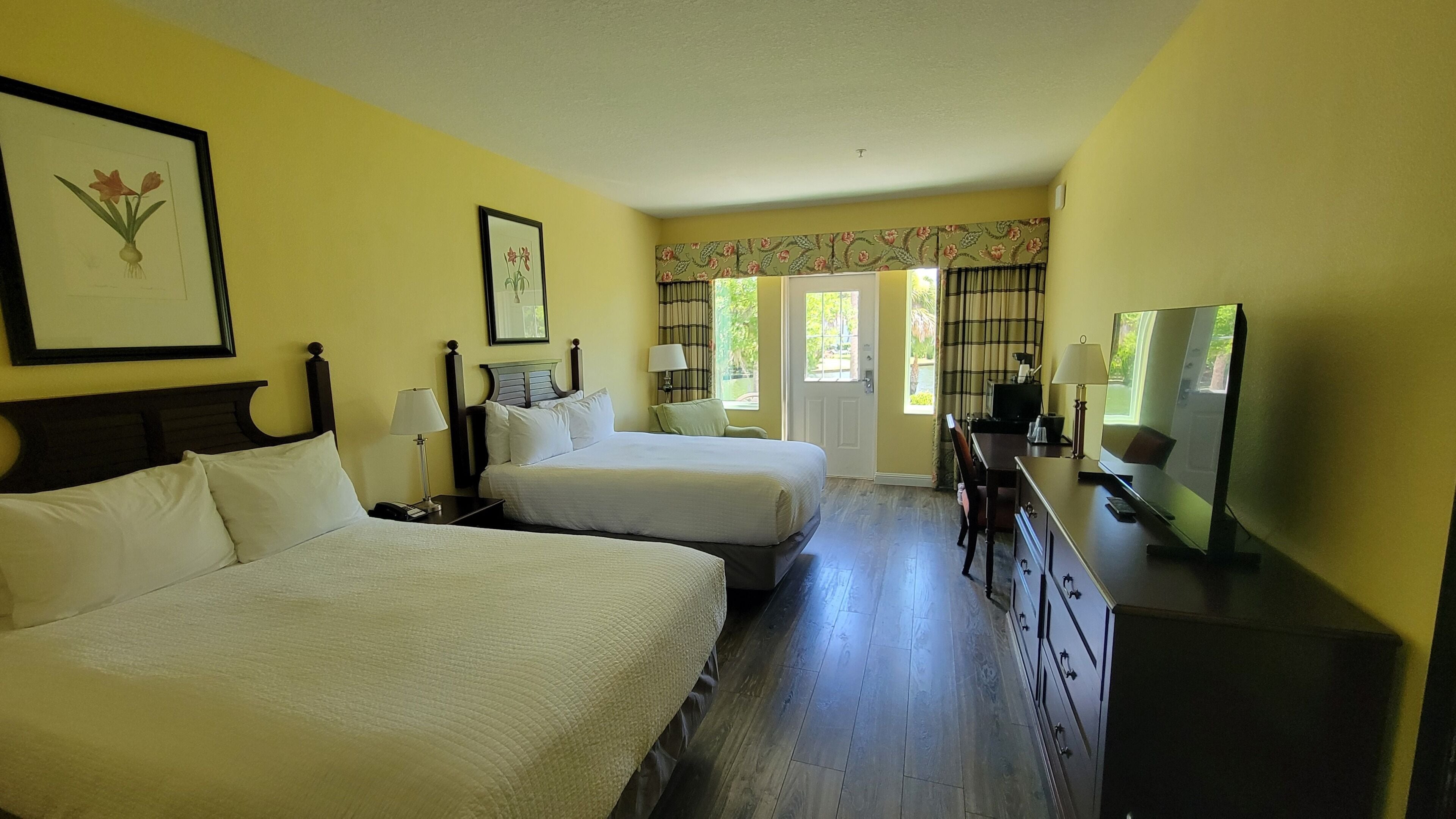 Deluxe Double Room, Patio, Canal View | Desk, blackout curtains, iron/ironing board, free WiFi
