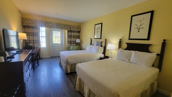 Deluxe Double Room, Patio, Canal View | Desk, blackout drapes, iron/ironing board, free WiFi