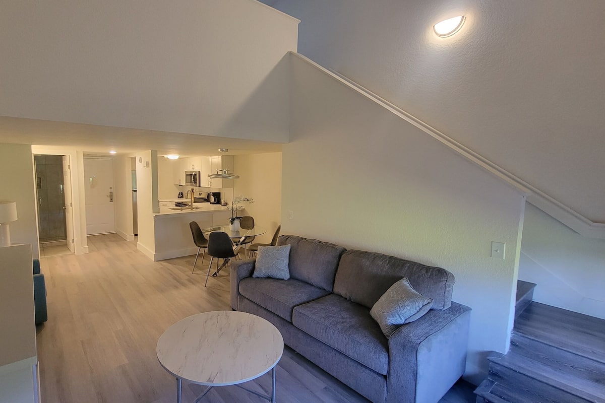 Premier Villa, 1 King Bed with Sofa bed, Golf View | Living area | Flat-screen TV