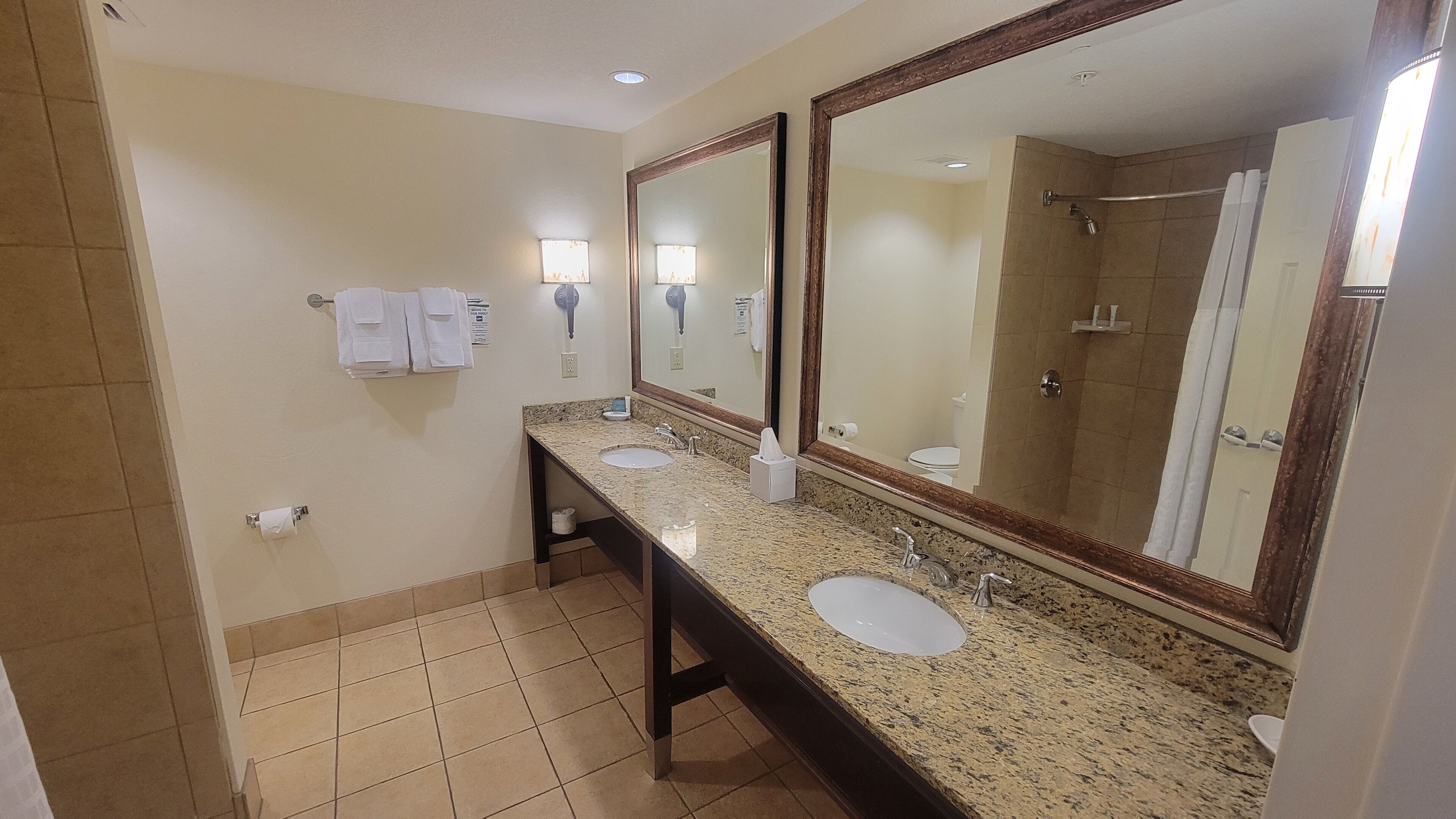 Superior Single Room, Canal View | Bathroom | Free toiletries, hair dryer, towels, soap