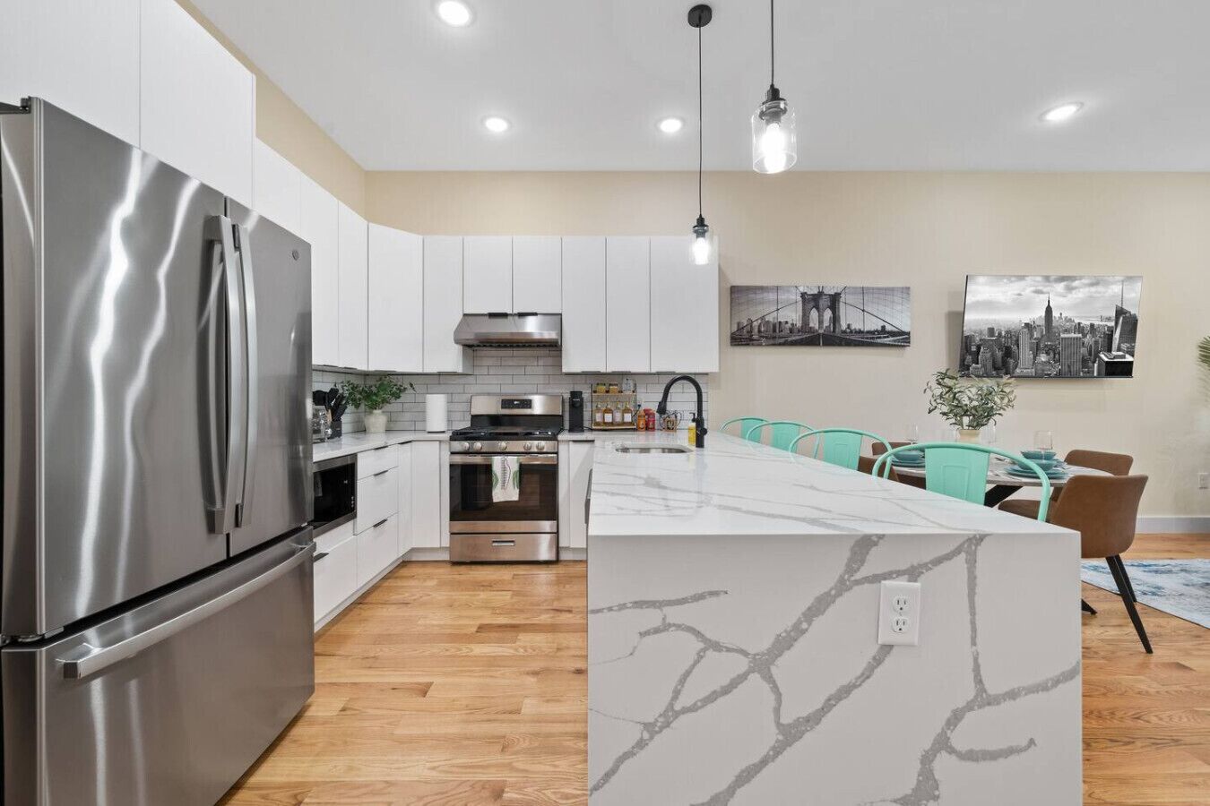 Kylskåp, mikrovågsugn, ugn och spishäll