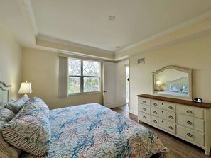 WiFi, bed sheets - New Coastal Work Oasis - 1mi from beach (Bonita Springs)