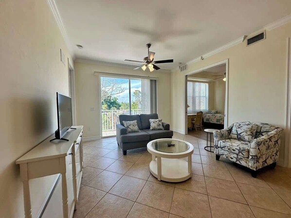 TV, offices - New Coastal Work Oasis - 1mi from beach (Bonita Springs)