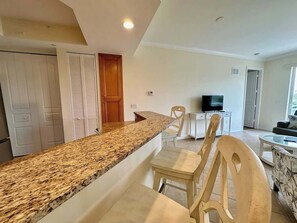 Interior - New Coastal Work Oasis - 1mi from beach (Bonita Springs)