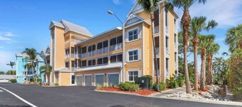 NEW Bonita Beach Escape - Studio