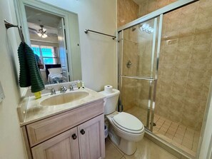 Shower, hair dryer, shampoo - NEW Bonita Beach Escape - Studio (Bonita Springs)