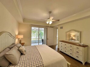 Iron/ironing board, WiFi, bed sheets - Bright Spacious Condo 1mi to Beach (Bonita Springs)