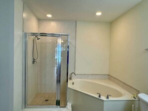 Douche, sèche-cheveux