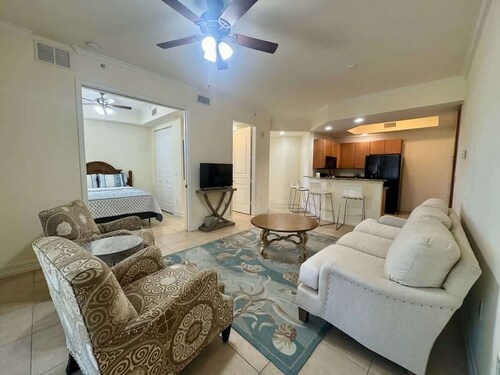 Bright 1st Floor Condo with Wi-Fi by Beach