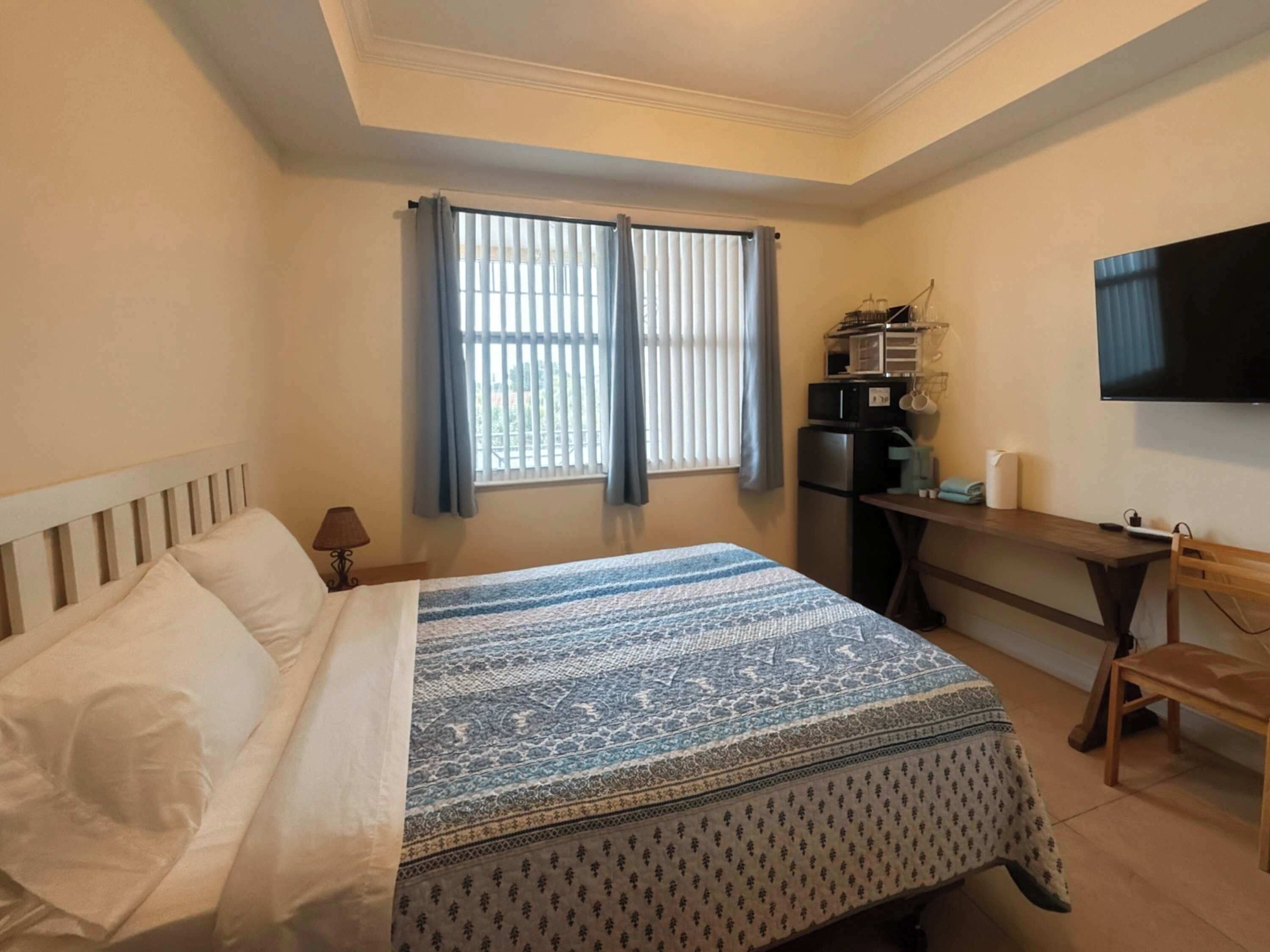 Cuna de viaje, wifi y ropa de cama 