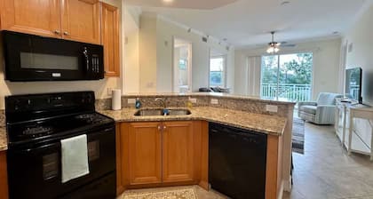 New Bright and fully stocked near Beach