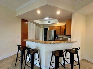 Interior - New Bright and fully stocked near Beach (Bonita Springs)