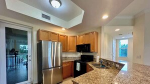 Coffee/tea maker, fridge, microwave, oven - Sunlit Getaway – Free WiFi – 1 Mi to the Gulf (Bonita Springs)