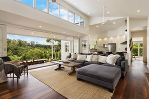 TV, fireplace, DVD player, books - Byrons Brae – Tranquil Estate w/ Pool & Views (Possum Creek)