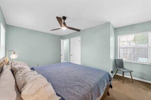 3 chambres, fer et planche à repasser, Wi-Fi, draps fournis