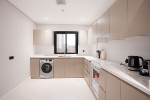 Private kitchen - 2-bedroom apartment in beautiful Riyadh with Full Facilities (Riyadh)