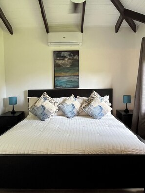 2 bedrooms, free WiFi, bed sheets, wheelchair access - Comfy house in Potrero, next to pool, 2 bed/ 2 bath, close to town and beaches! (Potrero)