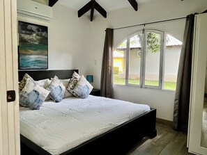 2 bedrooms, free WiFi, bed sheets, wheelchair access - Comfy house in Potrero, next to pool, 2 bed/ 2 bath, close to town and beaches! (Potrero)