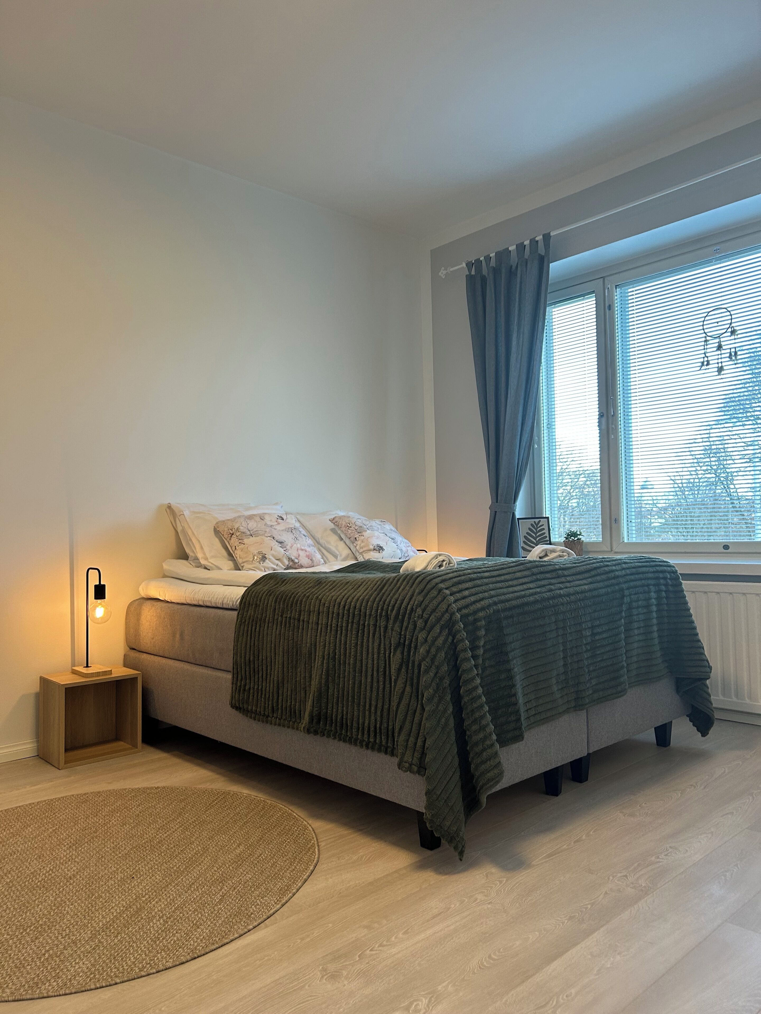 Strykejern/-brett, internettilgang og sengetøy