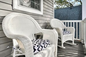 Terrace/patio - The Traveler's Cove - Walking Distance to Downtown Wilmington! (Wilmington)