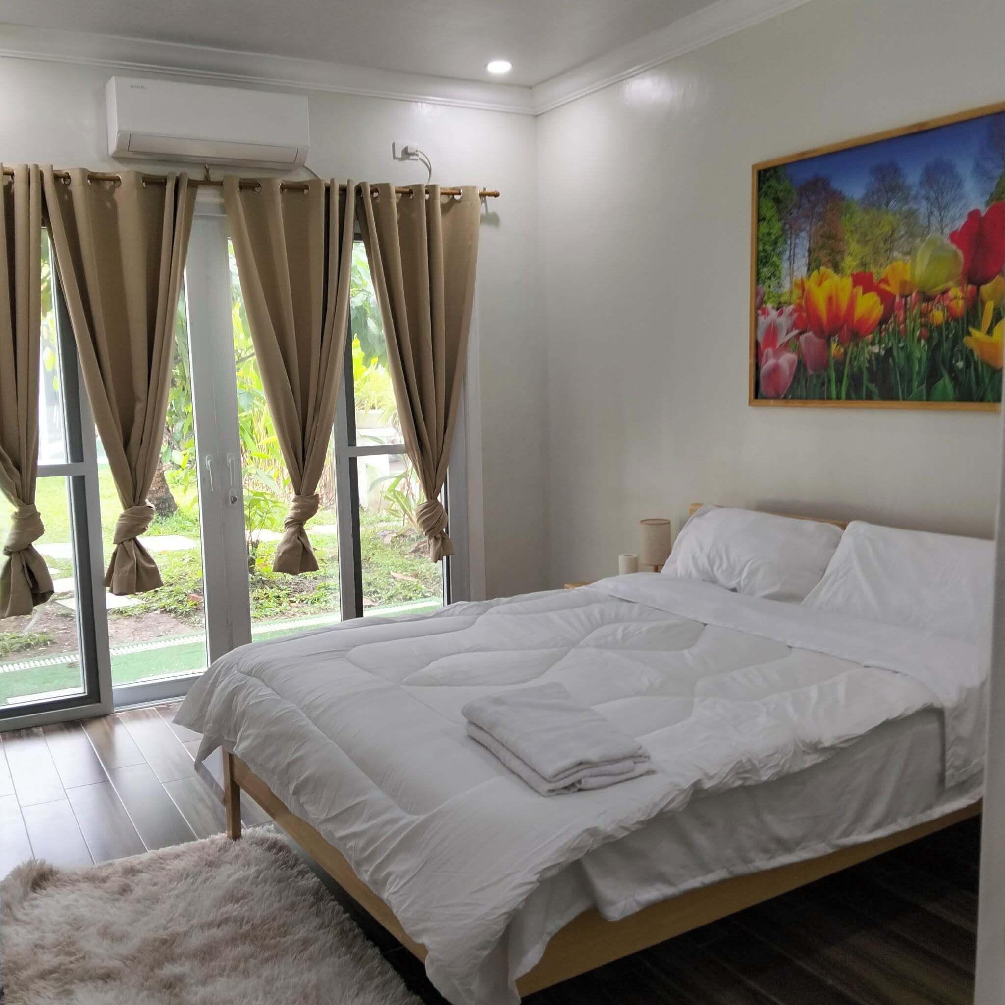 4 bedrooms, iron/ironing board, free WiFi, bed sheets