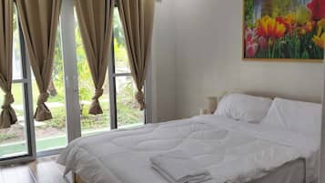 4 bedrooms, iron/ironing board, free WiFi, bed sheets