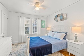 3 bedrooms, desk, iron/ironing board, travel cot - 3 Bedroom Emerywood Home in High Point, NC (High Point)