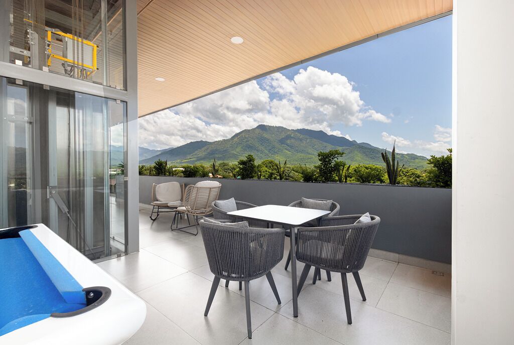 Comfort-Zimmer, Stadtblick | Terrasse/Patio