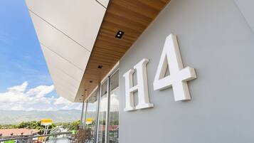 المنشأة من الخارج