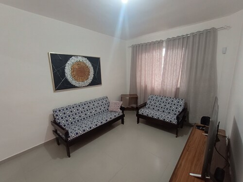 Cozy house in Bertioga, with ample space for leisure. Sleeps 10 people.