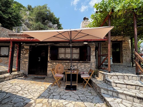 Agoriani Art Studio - Sweet little cottage with fireplace in Lilaia at Parnassos