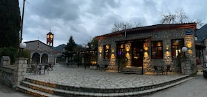 المنشأة من الخارج