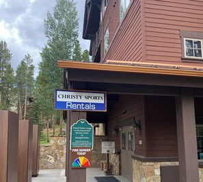 المنشأة من الخارج