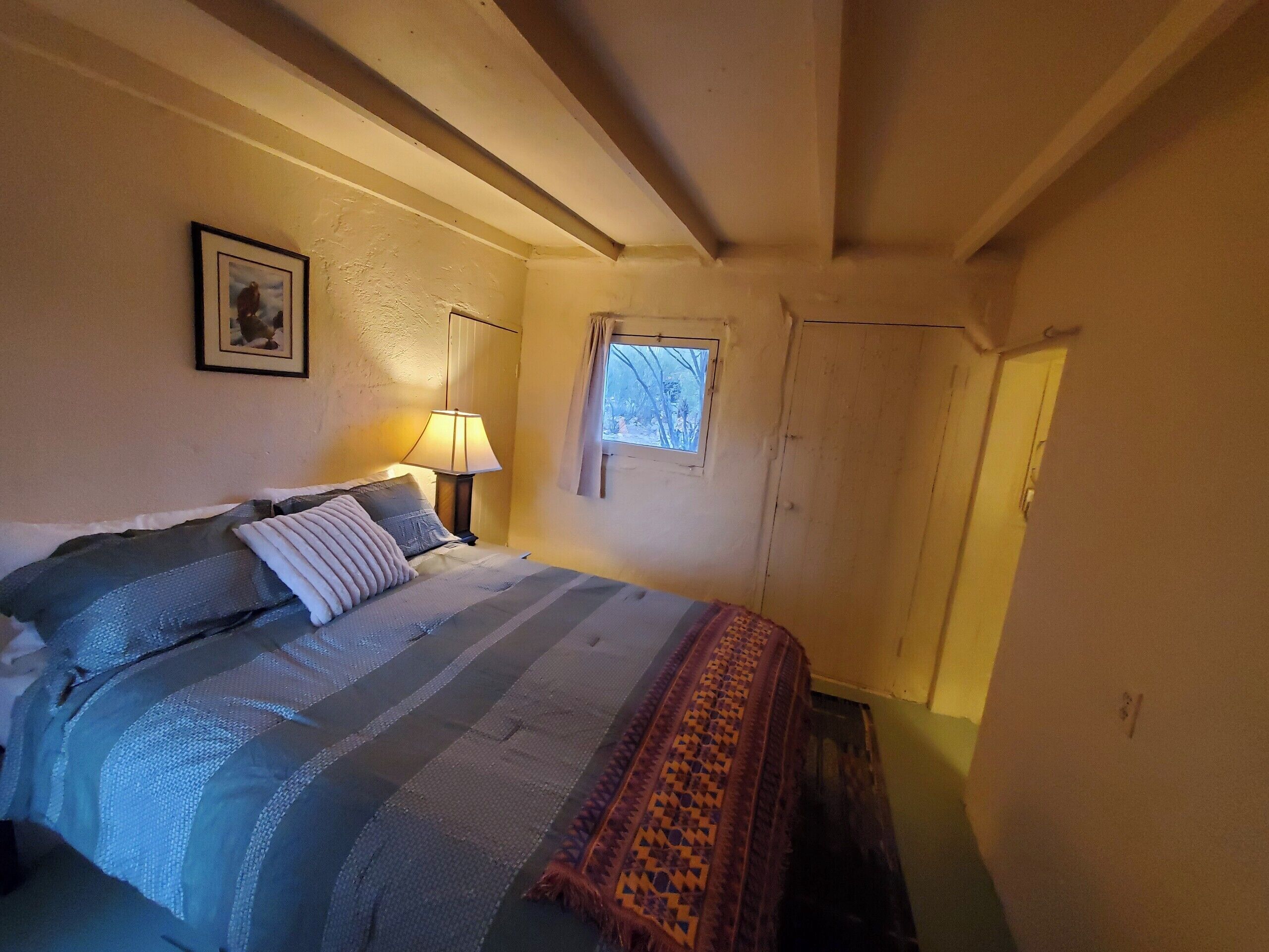WiFi, bed sheets